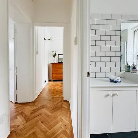 Victorian Amazing Three Bedroom Лондон Экстерьер фото