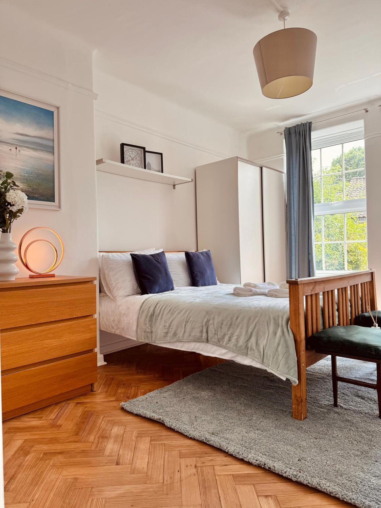 Victorian Amazing Three Bedroom * Лондон